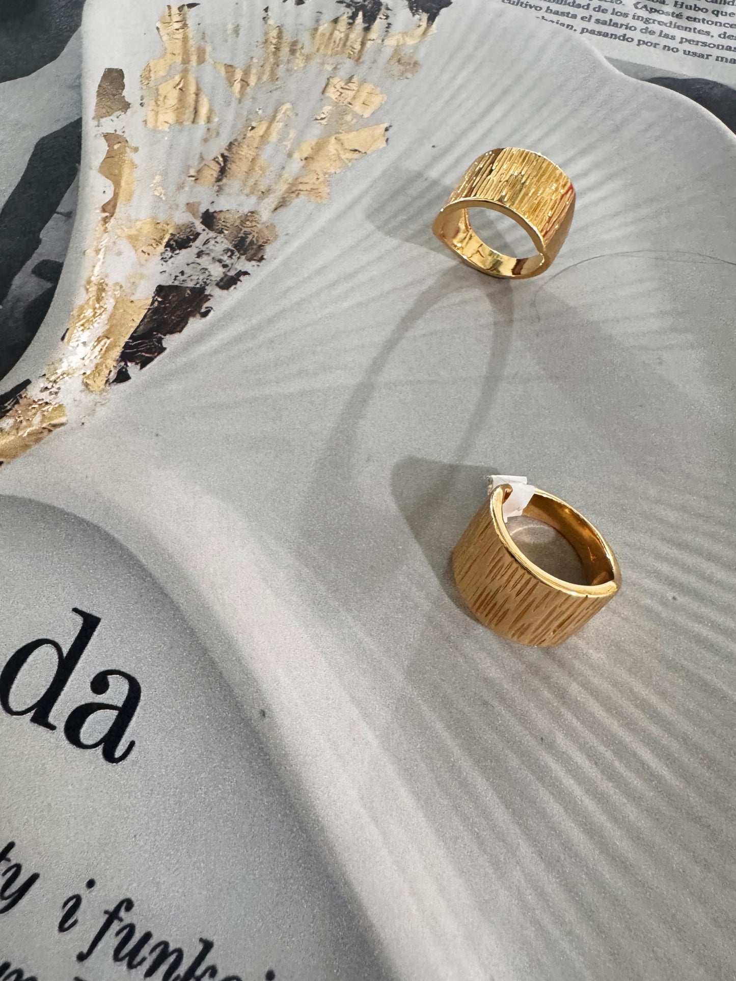 Anillo “Golden Texture” – Fuerza y elegancia en una sola pieza