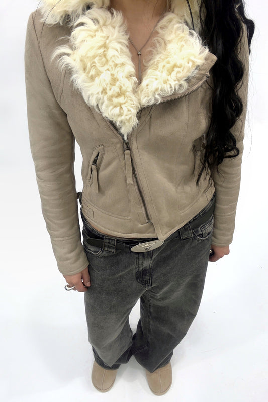 Gamulan Corto con Piel